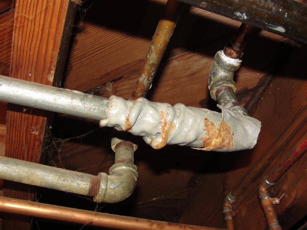 Top 2 Reasons to Replace Old Plumbing: Galvanized Pipes